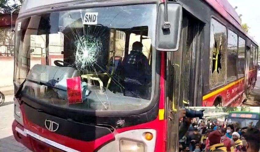 DTC Buses Vandalised : కోవిడ్ నిబంధనలపై ఆగ్రహం..బస్సులు ధ్వంసం DTC Buses Vandalised : కోవిడ్ నిబంధనలపై ఆగ్రహం..బస్సులు ధ్వంసం