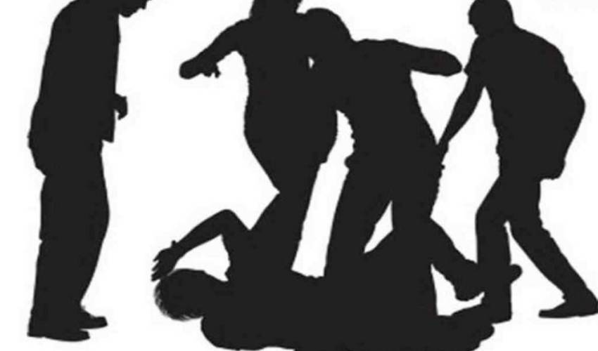 Murder : కె.పి.హెచ్.బిలో దారుణం.. మిగిలిన బిర్యానీ కోసం వెళ్తే కొట్టి చంపారు..! Murder : కె.పి.హెచ్.బిలో దారుణం.. మిగిలిన బిర్యానీ కోసం వెళ్తే కొట్టి చంపారు..!