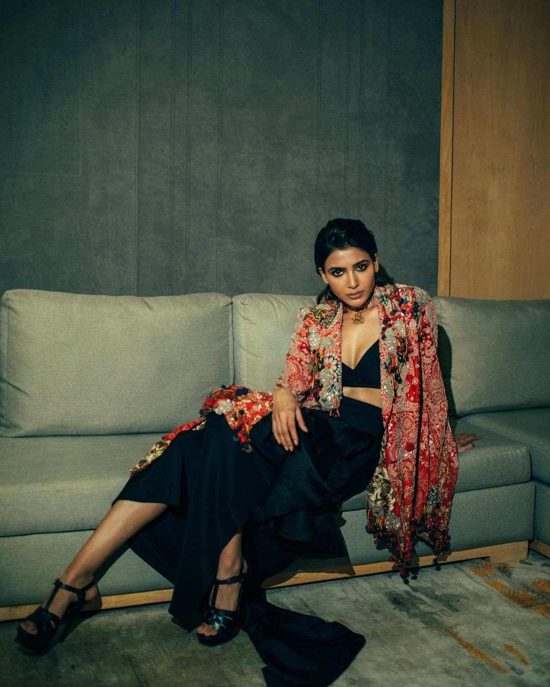 Samantha Hot Show At My Glamm Filmfare Ott Awards 2021 (2)