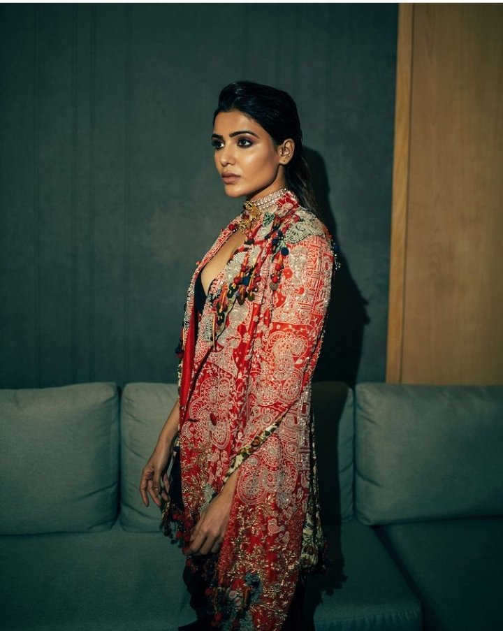 Samantha Hot Show At My Glamm Filmfare Ott Awards 2021 (4)