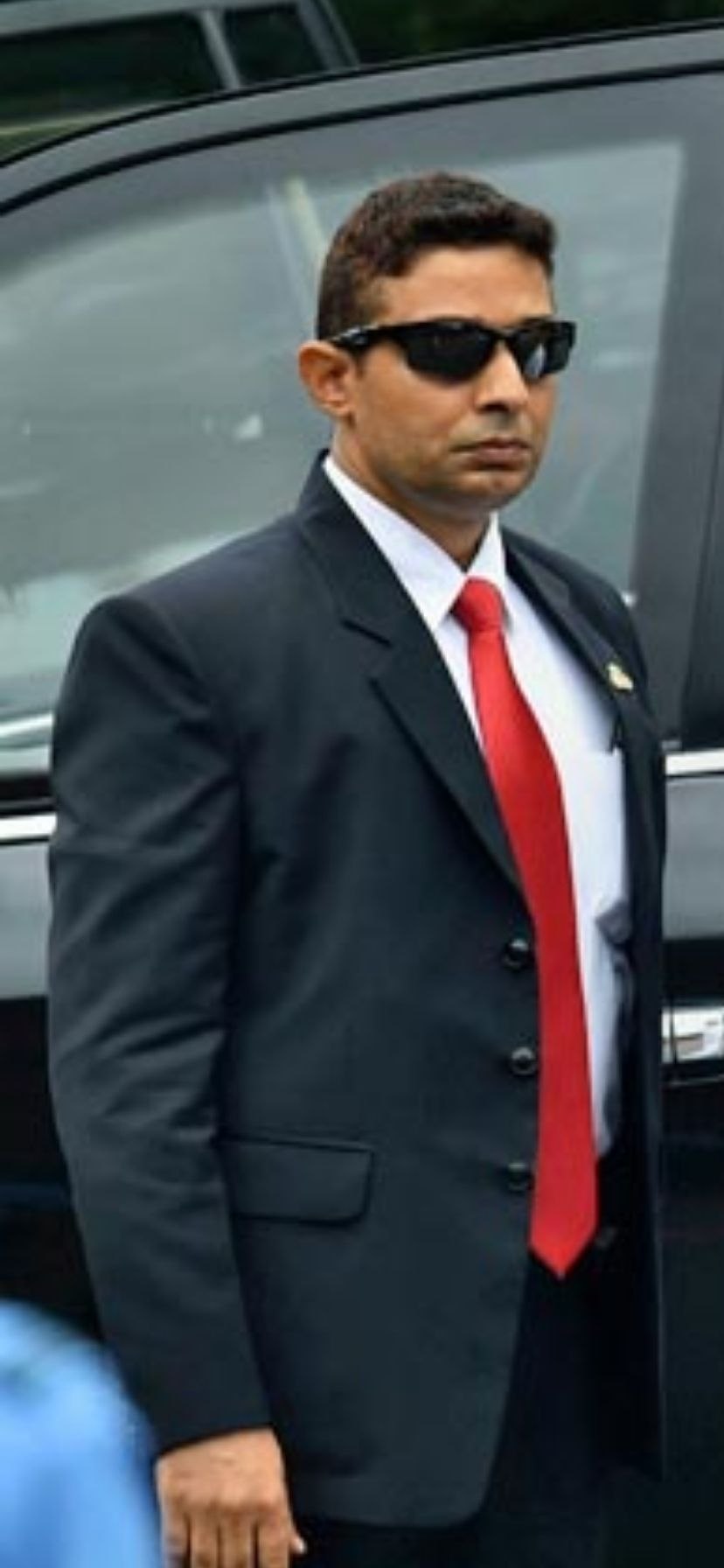 సెక్యూరిటీ గార్డ్స్ నల్ల కళ్లద్దాలు సీక్రెట్ ఏంటి? 10TV Telugu Why