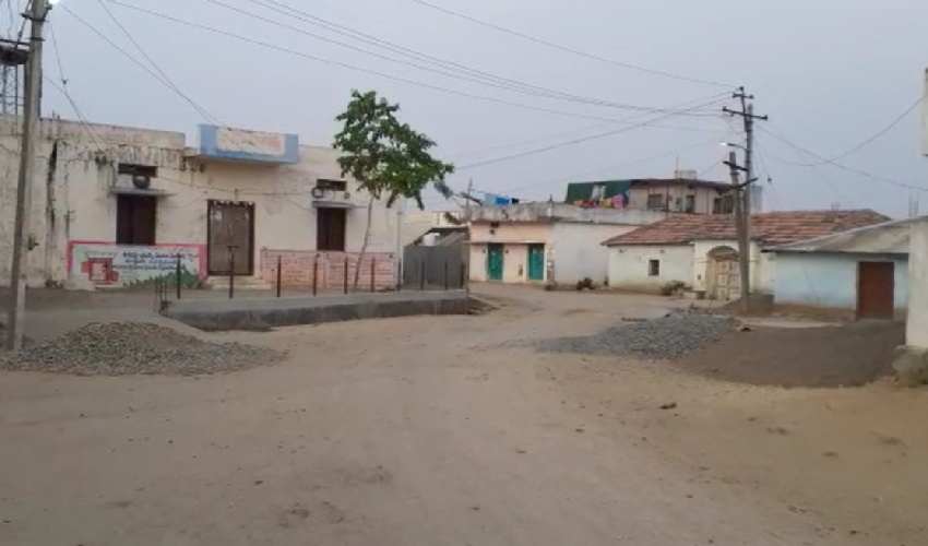 Self Lockdown : తెలంగాణలో మరోక గ్రామంలో సెల్ఫ్ లాక్డౌన్ Self Lockdown : తెలంగాణలో మరోక గ్రామంలో సెల్ఫ్ లాక్డౌన్