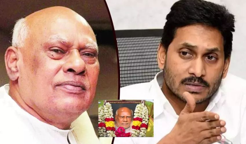 CM Jagan Mourned : రోశయ్య మరణం ఎంతగానో బాధించింది : సీఎం జగన్ CM Jagan Mourned : రోశయ్య మరణం ఎంతగానో బాధించింది : సీఎం జగన్