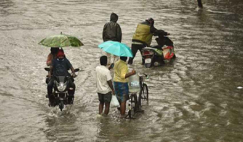 Weather Forecast : ఆంధ్రప్రదేశ్లో మరో 3 రోజుల పాటు వర్షాలు Weather Forecast : ఆంధ్రప్రదేశ్లో మరో 3 రోజుల పాటు వర్షాలు