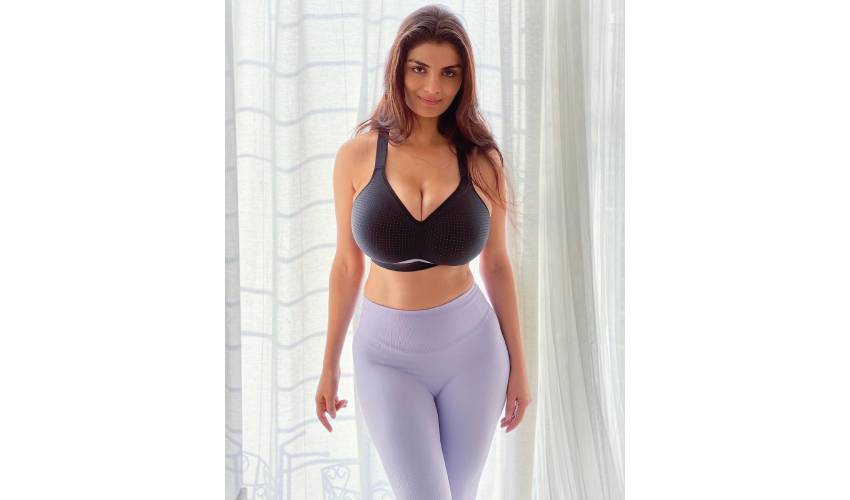 Anveshi Jain Instagram (10)