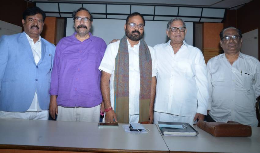 Dasari : ‘దర్శకరత్న’ దాసరి బయోపిక్ వచ్చేస్తోంది.. Dasari : ‘దర్శకరత్న’ దాసరి బయోపిక్ వచ్చేస్తోంది..
