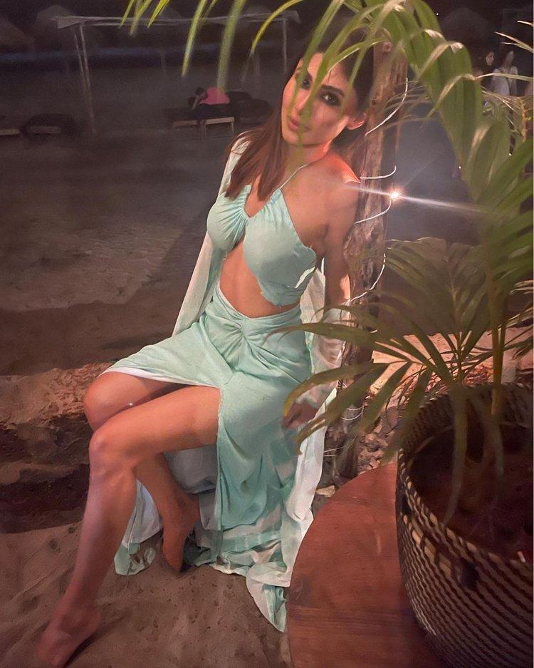 Mouni Roy3