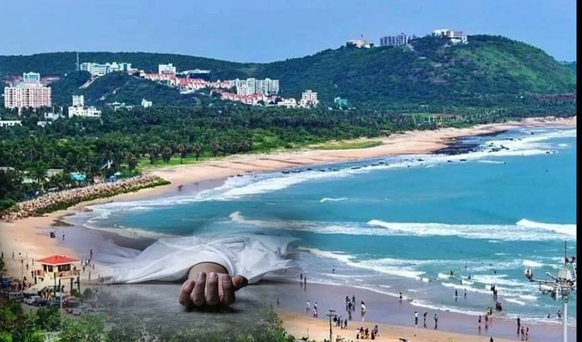 RK Beach: ఆర్కే బీచ్లో విషాదం.. న్యూ ఇయర్ వేడుకలకు వచ్చి ఐదుగురు గల్లంతు RK Beach: ఆర్కే బీచ్లో విషాదం.. న్యూ ఇయర్ వేడుకలకు వచ్చి ఐదుగురు గల్లంతు