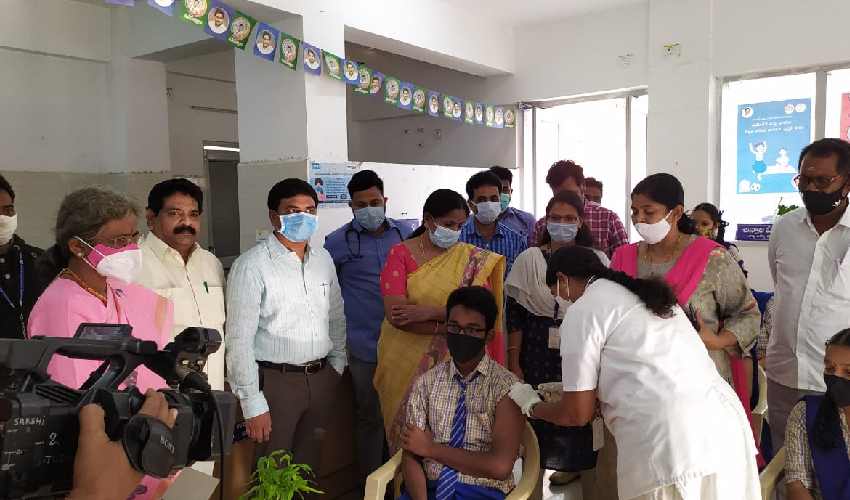 AP Covid-19 Update : ఆంధ్రప్రదేశ్లో మళ్లీ పెరిగిన కోవిడ్ కేసులు AP Covid-19 Update : ఆంధ్రప్రదేశ్లో మళ్లీ పెరిగిన కోవిడ్ కేసులు