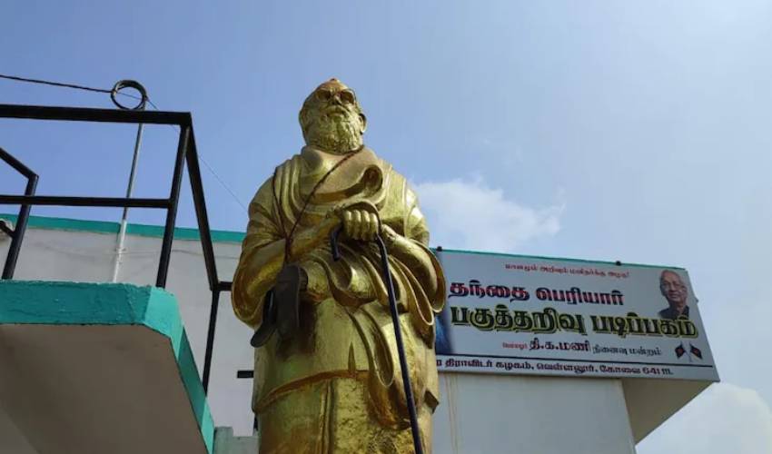 Tamil Nadu : పెరియార్ విగ్రహంపై చెప్పుల దండ Tamil Nadu : పెరియార్ విగ్రహంపై చెప్పుల దండ