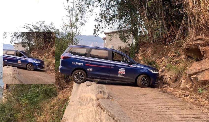 Perfect 80 Point Turn : కొండ అంచున యూ టర్నింగ్.. వీడియో వైరల్ Perfect 80 Point Turn : కొండ అంచున యూ టర్నింగ్.. వీడియో వైరల్