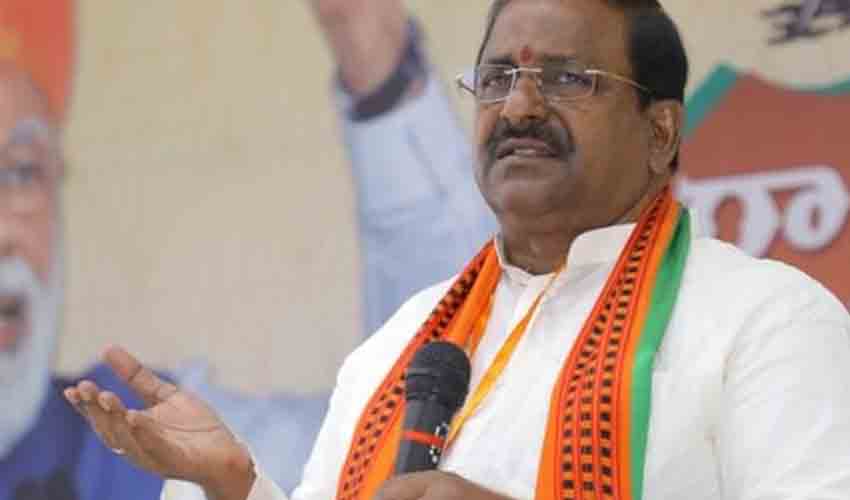 Somu Veerraju : నా కూతురికి నేను పెళ్లి చేయలేదు.. అతడు నా అల్లుడు కాదు.. సోము వీర్రాజు కీలక వ్యాఖ్యలు Somu Veerraju : నా కూతురికి నేను పెళ్లి చేయలేదు.. అతడు నా అల్లుడు కాదు.. సోము వీర్రాజు కీలక వ్యాఖ్యలు