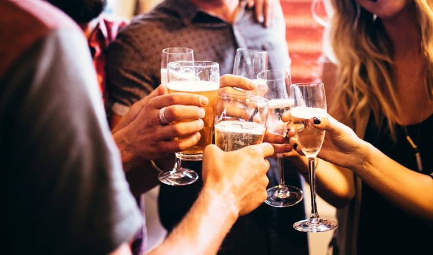 Alcohol Drinking: తాగడానికి, తినడానికి పీజీ కోర్స్ ఆఫర్ చేస్తున్న యూనివర్సిటీ Alcohol Drinking: తాగడానికి, తినడానికి పీజీ కోర్స్ ఆఫర్ చేస్తున్న యూనివర్సిటీ