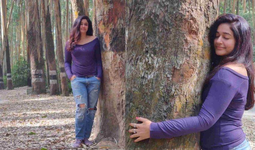 Poonam Bajwa : చెట్లతో లవ్ స్టోరీ అంటున్న పూనమ్