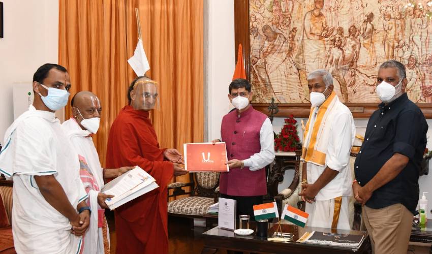 Sri Ramanujacharya Temple: తమిళనాడు గవర్నర్తో చిన్నజీయర్ భేటీ.. సహస్రాబ్ది వేడుకలకు ఆహ్వానం Sri Ramanujacharya Temple: తమిళనాడు గవర్నర్తో చిన్నజీయర్ భేటీ.. సహస్రాబ్ది వేడుకలకు ఆహ్వానం