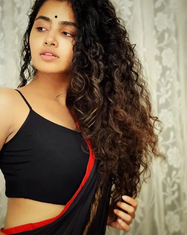 Anupama Parameswaran15 11zon