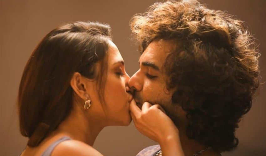 DJ Tillu: సిద్దు.. నేహా.. రొమాన్స్ టర్నింగ్ ఇస్తుందా? DJ Tillu: సిద్దు.. నేహా.. రొమాన్స్ టర్నింగ్ ఇస్తుందా?