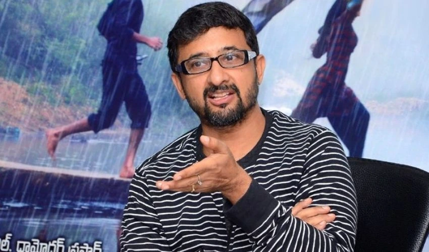 Director Teja: టాలీవుడ్ హీరోల లాంచింగ్ ప్యాడ్ తేజ.. ఇప్పుడు మరో కొత్త హీరో! Director Teja: టాలీవుడ్ హీరోల లాంచింగ్ ప్యాడ్ తేజ.. ఇప్పుడు మరో కొత్త హీరో!
