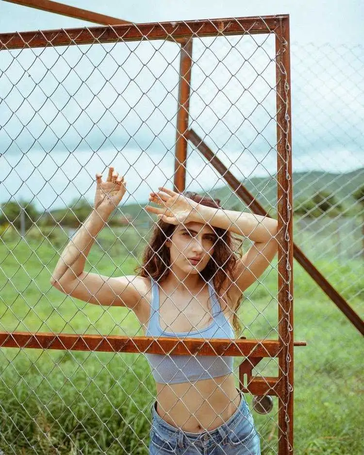 Fatima Sana Shaikh11 11zon