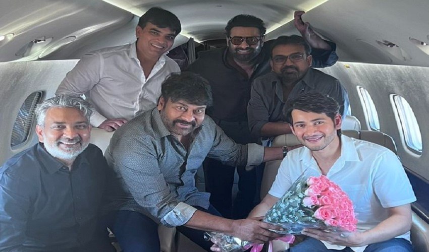 Tollywood Mega Meeting: సీఎం జగన్ దగ్గరికి.. భారీ సినిమాల తరఫున ప్రతినిధులంతా వెళ్లినట్టే..! Tollywood Mega Meeting: సీఎం జగన్ దగ్గరికి.. భారీ సినిమాల తరఫున ప్రతినిధులంతా వెళ్లినట్టే..!