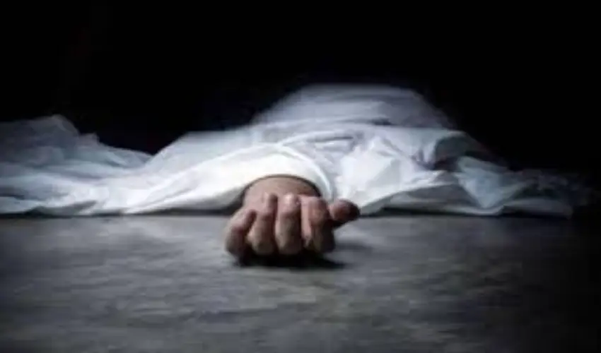 Security Guard Murder : జీతం అడిగాడని వృధ్ధుడిపై పెట్రోల్ పోసి తగల బెట్టిన యజమానులు Security Guard Murder : జీతం అడిగాడని వృధ్ధుడిపై పెట్రోల్ పోసి తగల బెట్టిన యజమానులు