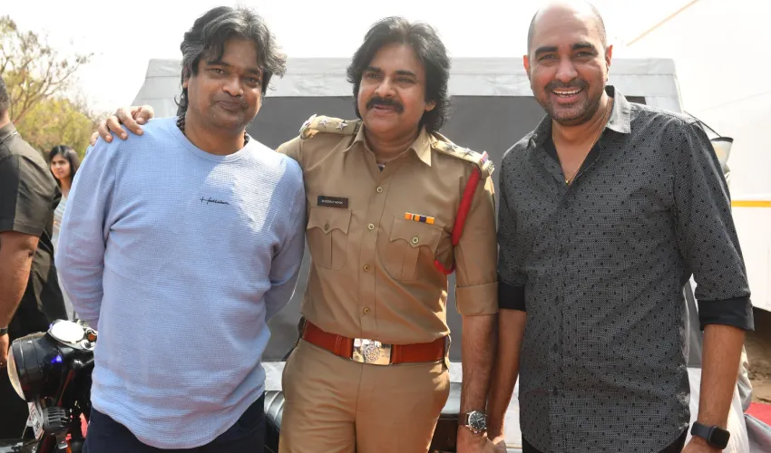 Pawan Kalyan : రాబోయే సినిమాల డైరెక్టర్స్ తో పవన్ పిక్.. వైరల్ అవుతున్న ఫోటో.. Pawan Kalyan : రాబోయే సినిమాల డైరెక్టర్స్ తో పవన్ పిక్.. వైరల్ అవుతున్న ఫోటో..