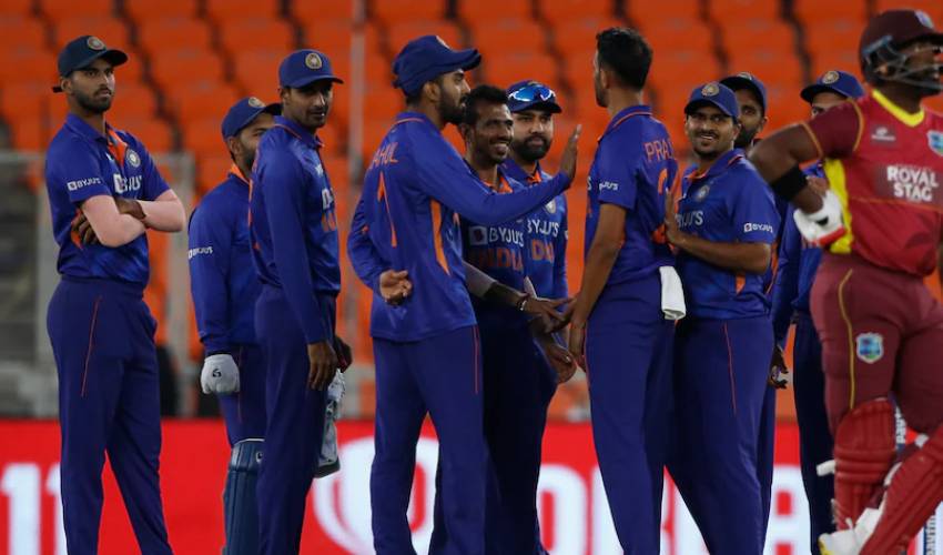 India Beat West Indies: ప్రసిద్ధ్ కృష్ణ పవర్ఫుల్ బౌలింగ్.. రెండో వన్డేలో భారత్ విజయం India Beat West Indies: ప్రసిద్ధ్ కృష్ణ పవర్ఫుల్ బౌలింగ్.. రెండో వన్డేలో భారత్ విజయం