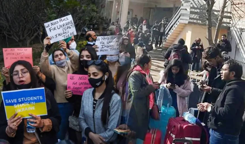 Russian – Ukraine: ‘ప్రభుత్వాలు చొరవ తీసుకుని మా పిల్లలను తీసుకురండి’ – తెలుగు కుటుంబం Russian – Ukraine: ‘ప్రభుత్వాలు చొరవ తీసుకుని మా పిల్లలను తీసుకురండి’ – తెలుగు కుటుంబం