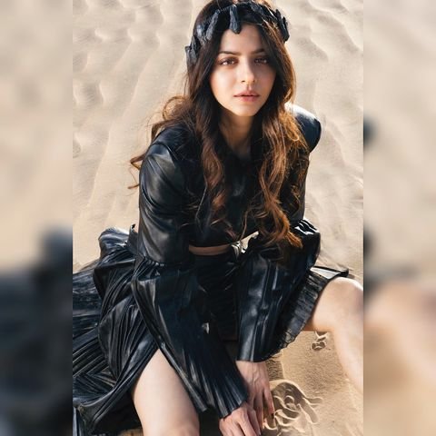 Vedhika5