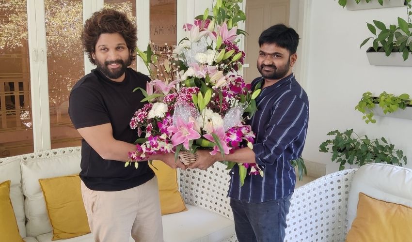 Pushpa : నా పాత ఫ్రెండ్ పాన్ ఇండియా ఐకాన్ అయ్యాడు.. బన్నీ పై మారుతి వ్యాఖ్యలు Pushpa : నా పాత ఫ్రెండ్ పాన్ ఇండియా ఐకాన్ అయ్యాడు.. బన్నీ పై మారుతి వ్యాఖ్యలు