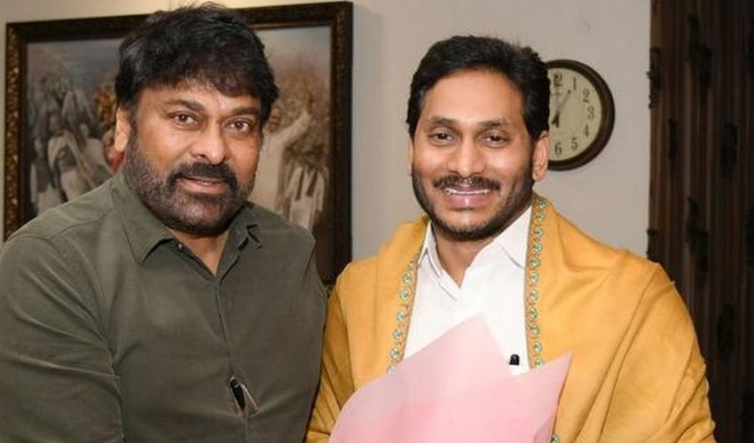 Tollywood Meeting : సినిమా టికెట్ ధరలపై ఏపీ ప్రభుత్వం చివరి సమావేశం.. మెగా మీటింగ్ ఫలించిందా?? Tollywood Meeting : సినిమా టికెట్ ధరలపై ఏపీ ప్రభుత్వం చివరి సమావేశం.. మెగా మీటింగ్ ఫలించిందా??