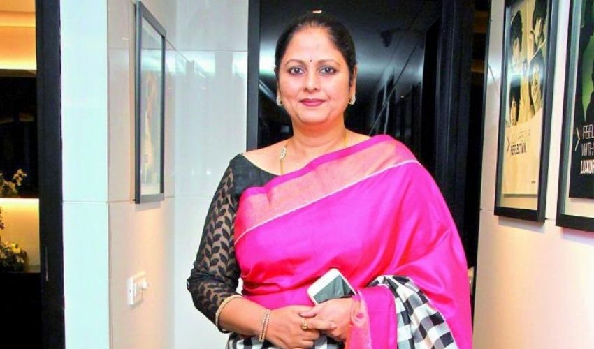 Jayasudha : సహజనటి జయసుధకి కరోనా.. అమెరికాలోనే చికిత్స.. Jayasudha : సహజనటి జయసుధకి కరోనా.. అమెరికాలోనే చికిత్స..