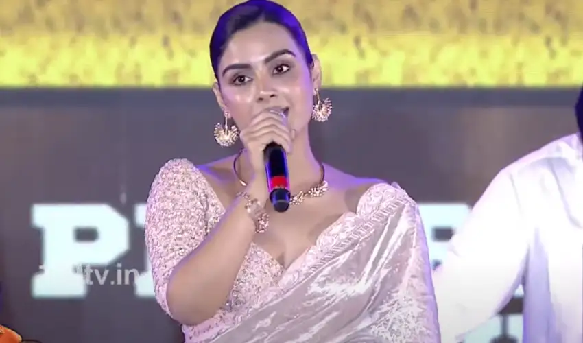 Bheemla Nayak : పవన్ కళ్యాణ్ డైలాగ్స్ తో అదరగొట్టిన హీరోయిన్ సంయుక్త మీనన్ Bheemla Nayak : పవన్ కళ్యాణ్ డైలాగ్స్ తో అదరగొట్టిన హీరోయిన్ సంయుక్త మీనన్