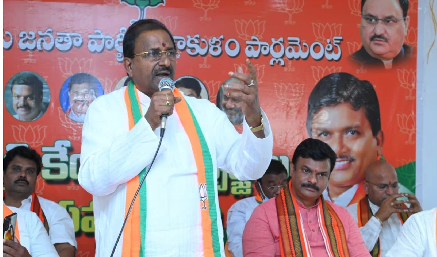 Somu Veerraju: గృహ నిర్మాణాలపై బొత్స, చంద్రబాబు ఒకే వేదికపైకి వచ్చి మాట్లాడాలి: సోము వీర్రాజు Somu Veerraju: గృహ నిర్మాణాలపై బొత్స, చంద్రబాబు ఒకే వేదికపైకి వచ్చి మాట్లాడాలి: సోము వీర్రాజు