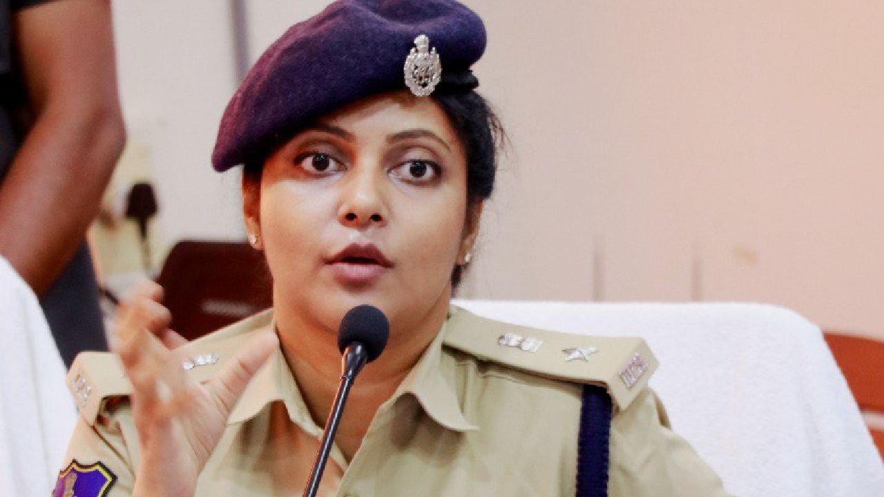North zone DCP: మహిళలను బెదిరించి బంగారం అపహరించిన నిందితులను పట్టుకున్న నార్త్ జోన్ పోలీసులు North zone DCP: మహిళలను బెదిరించి బంగారం అపహరించిన నిందితులను పట్టుకున్న నార్త్ జోన్ పోలీసులు
