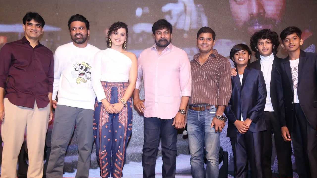 Chiranjeevi: RRR లాంటి సినిమాలకు పబ్లిసిటీ అక్కర్లేదు – చిరంజీవి! Chiranjeevi: RRR లాంటి సినిమాలకు పబ్లిసిటీ అక్కర్లేదు – చిరంజీవి!