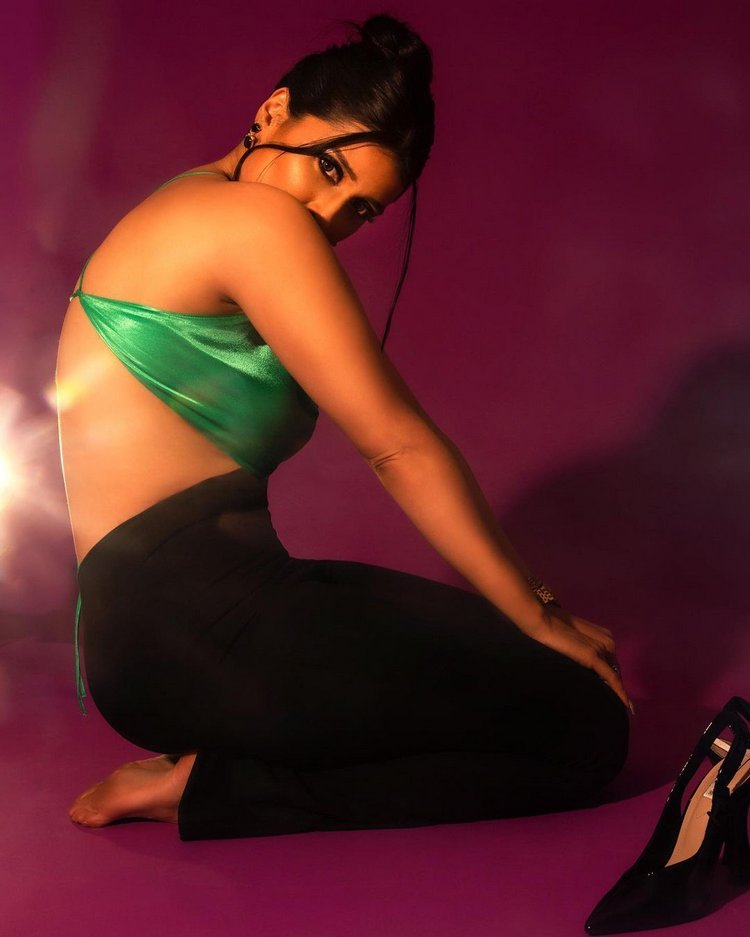 Mannara Chopra3
