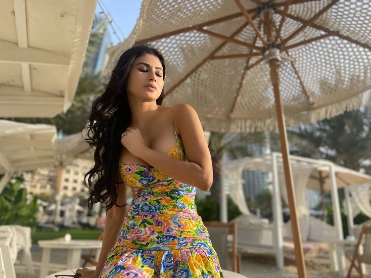 Mouni Roy5