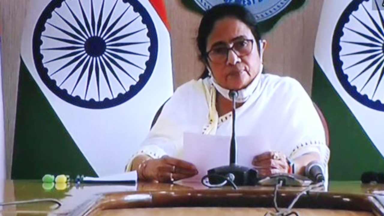 presidential elections: ‘15న ఢిల్లీకి రండి’ అంటూ సోనియా, కేసీఆర్ సహా 22 మందికి మమత లేఖలు presidential elections: ‘15న ఢిల్లీకి రండి’ అంటూ సోనియా, కేసీఆర్ సహా 22 మందికి మమత లేఖలు