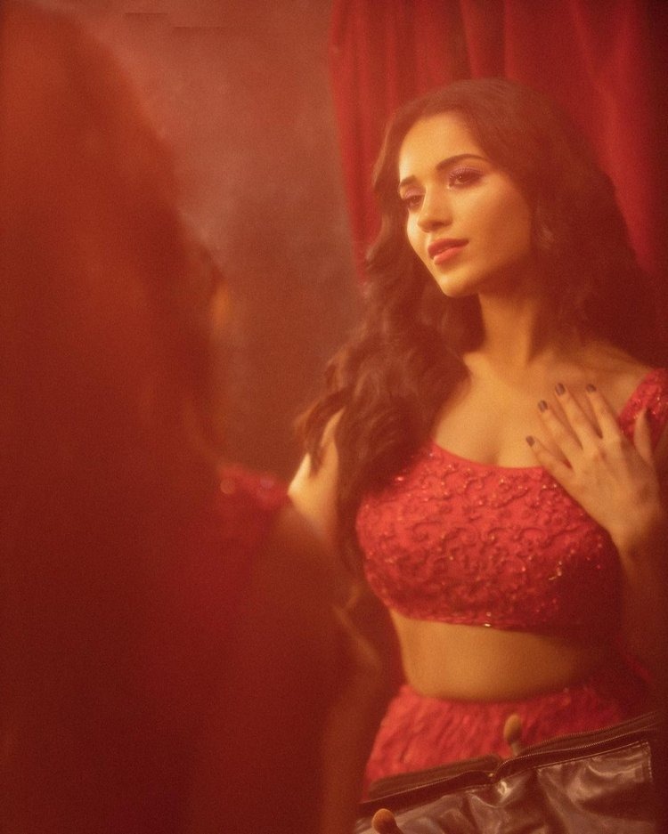 Ruhani Sharma7