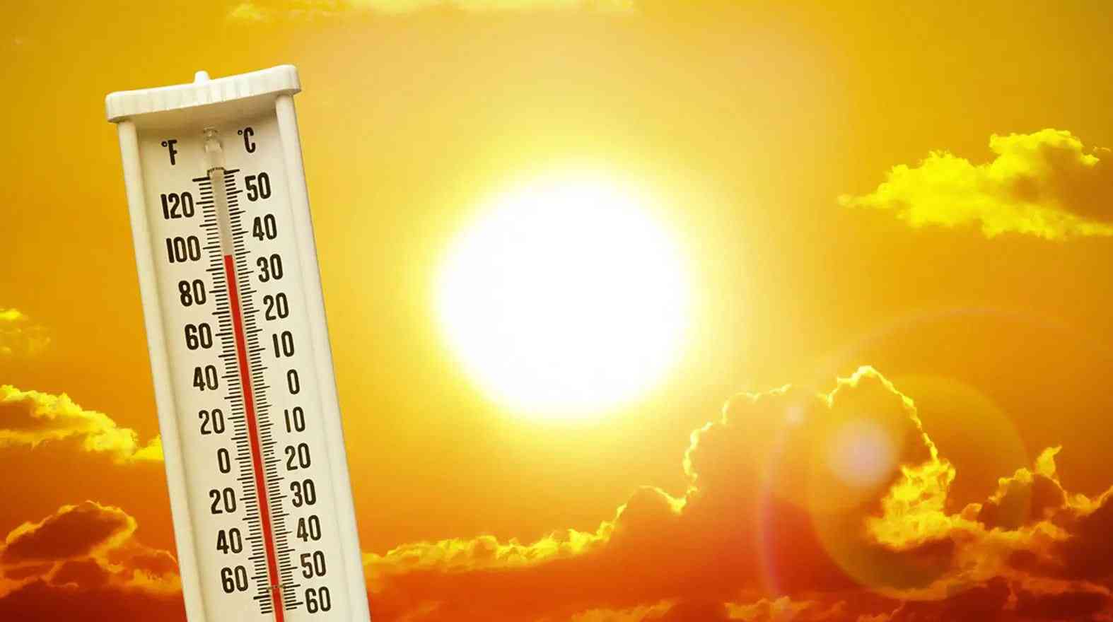 Weather Update: తగ్గేదేలే అంటున్న సూర్యుడు.. మరో రెండు రోజులు వడగాలులు Weather Update: తగ్గేదేలే అంటున్న సూర్యుడు.. మరో రెండు రోజులు వడగాలులు