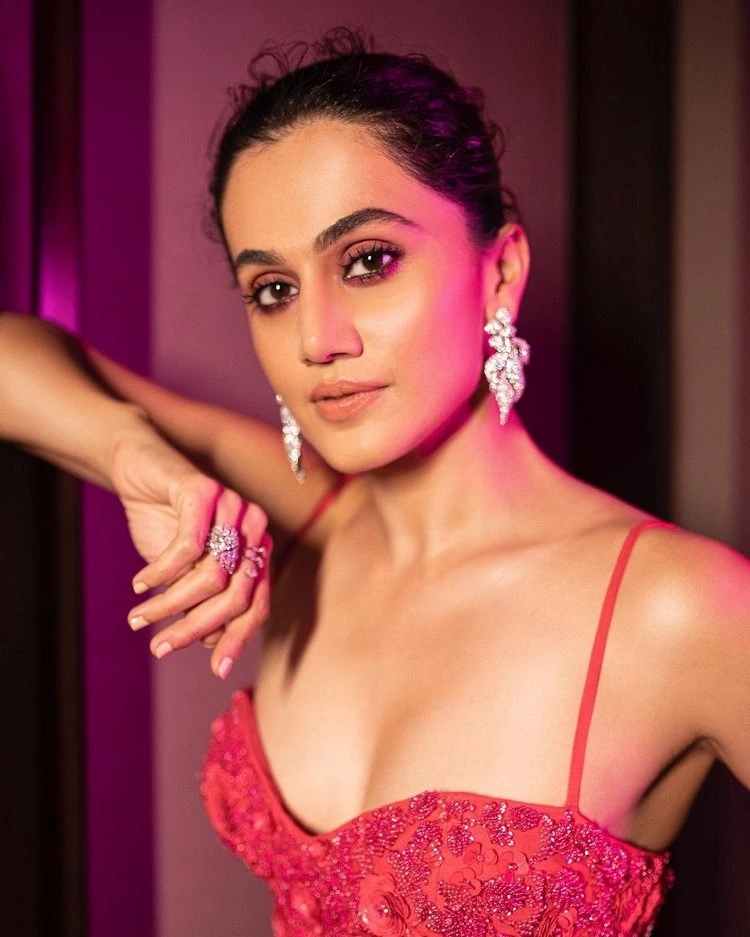 Taapsee Pannu (12)