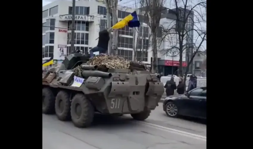 Ukrainian Flag Ukrainian Man Climbs Onto Russian Tank, Waves National Flag As Crowd Cheers (1)