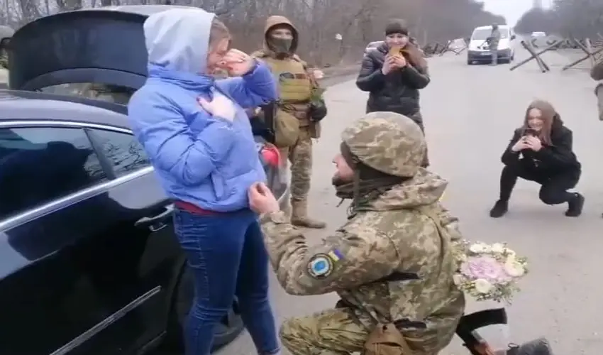 Ukrainian Soldier Proposes To Girlfriend