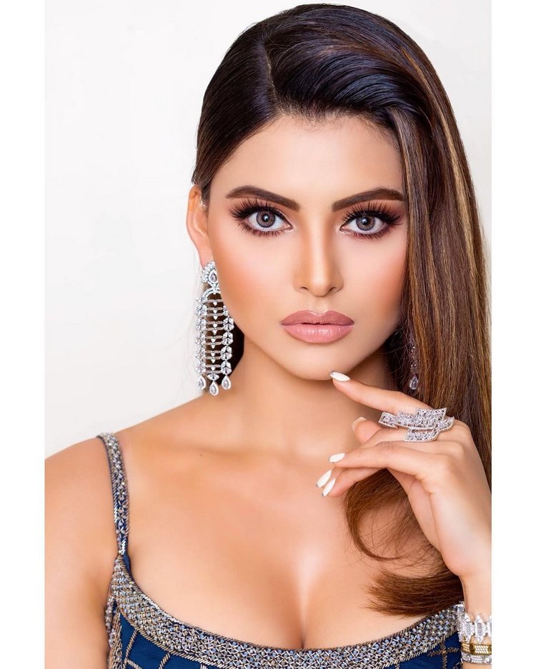 Urvashi Rautela12