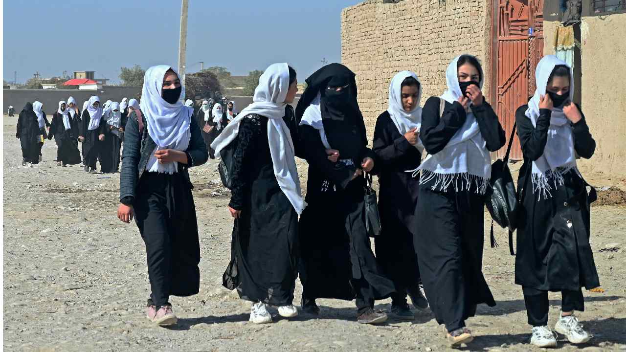 Afghanistan Girls: వచ్చే వారం నుంచి పాఠశాలలకు వెళ్లనున్న అఫ్గాన్ బాలికలు Afghanistan Girls: వచ్చే వారం నుంచి పాఠశాలలకు వెళ్లనున్న అఫ్గాన్ బాలికలు