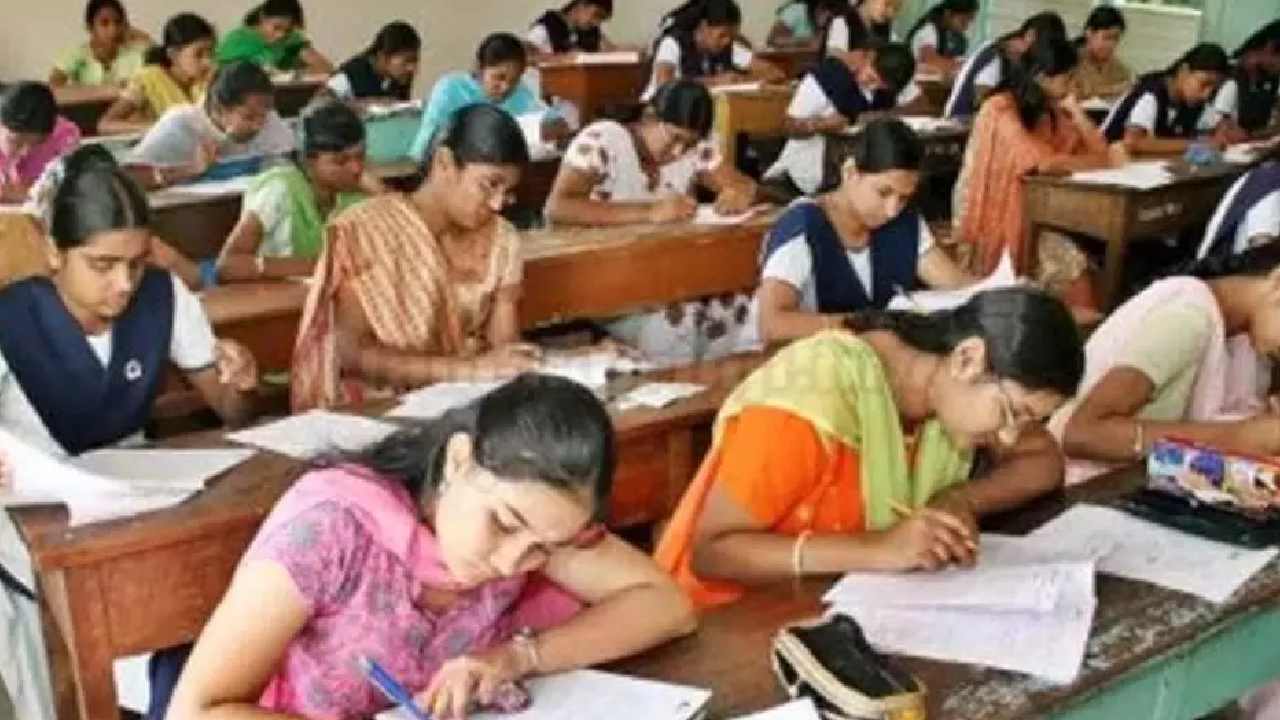 AP Inter Exams Dates : ఇంటర్ విద్యార్థులకు అలర్ట్.. పరీక్షల కొత్త షెడ్యూల్ విడుదల AP Inter Exams Dates : ఇంటర్ విద్యార్థులకు అలర్ట్.. పరీక్షల కొత్త షెడ్యూల్ విడుదల