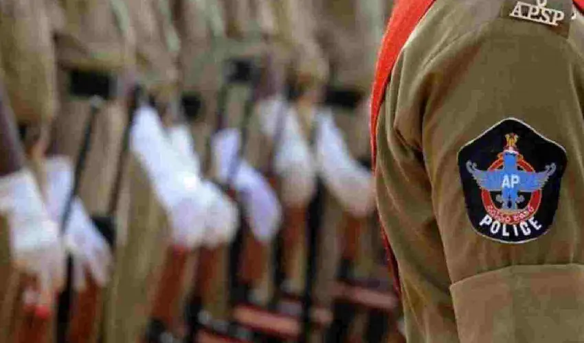 AP Police : దేశంలోనే నెంబర్ 1 ఏపీ పోలీస్.. ప్రజలకు నాణ్యమైన భద్రత సేవలు AP Police : దేశంలోనే నెంబర్ 1 ఏపీ పోలీస్.. ప్రజలకు నాణ్యమైన భద్రత సేవలు