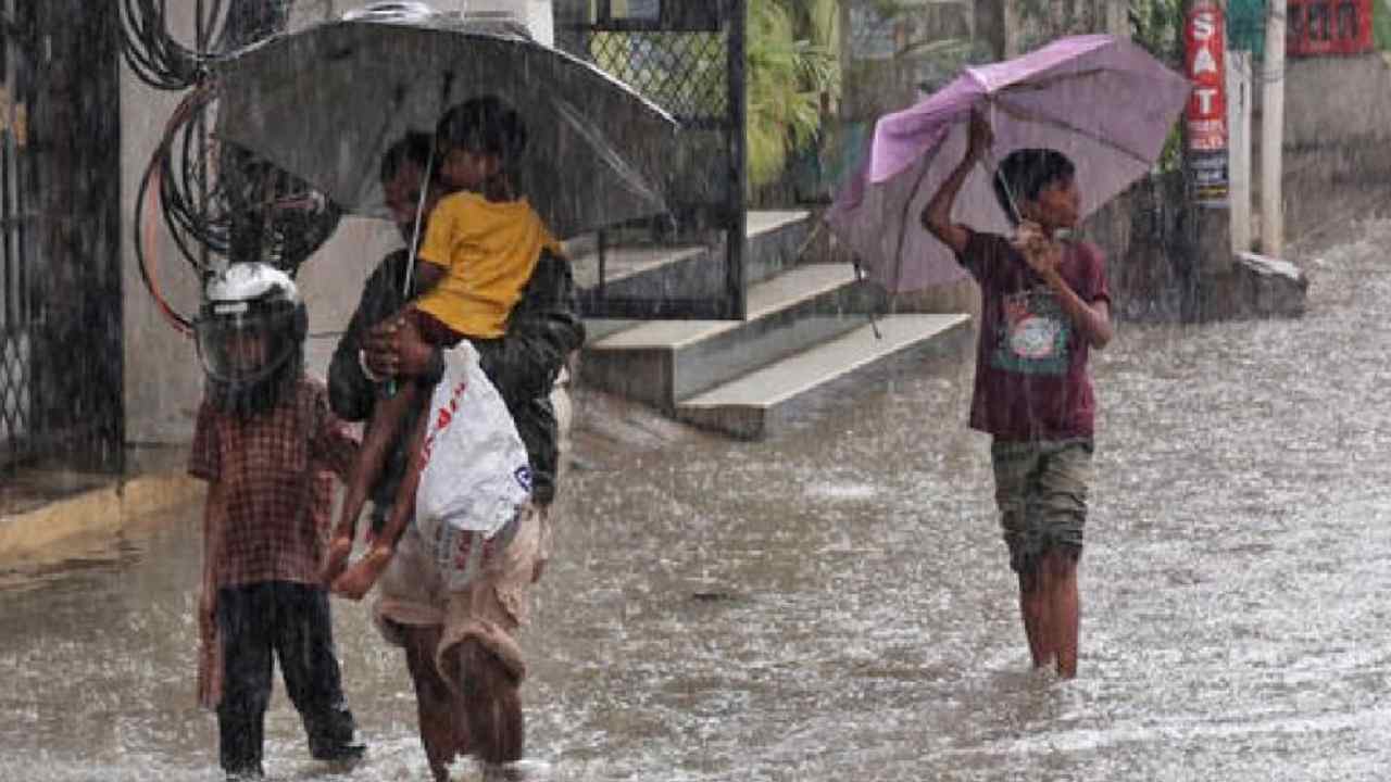 AP Rains : అల్పపీడన ప్రభావంతో ఏపీలో తేలికపాటి వర్షాలు AP Rains : అల్పపీడన ప్రభావంతో ఏపీలో తేలికపాటి వర్షాలు