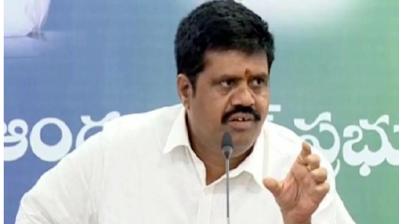Visakha Steel Plant: స్టీల్ ప్లాంట్ కార్మికుల దీక్షా శిబిరాన్ని సందర్శించిన మంత్రి అవంతి Visakha Steel Plant: స్టీల్ ప్లాంట్ కార్మికుల దీక్షా శిబిరాన్ని సందర్శించిన మంత్రి అవంతి